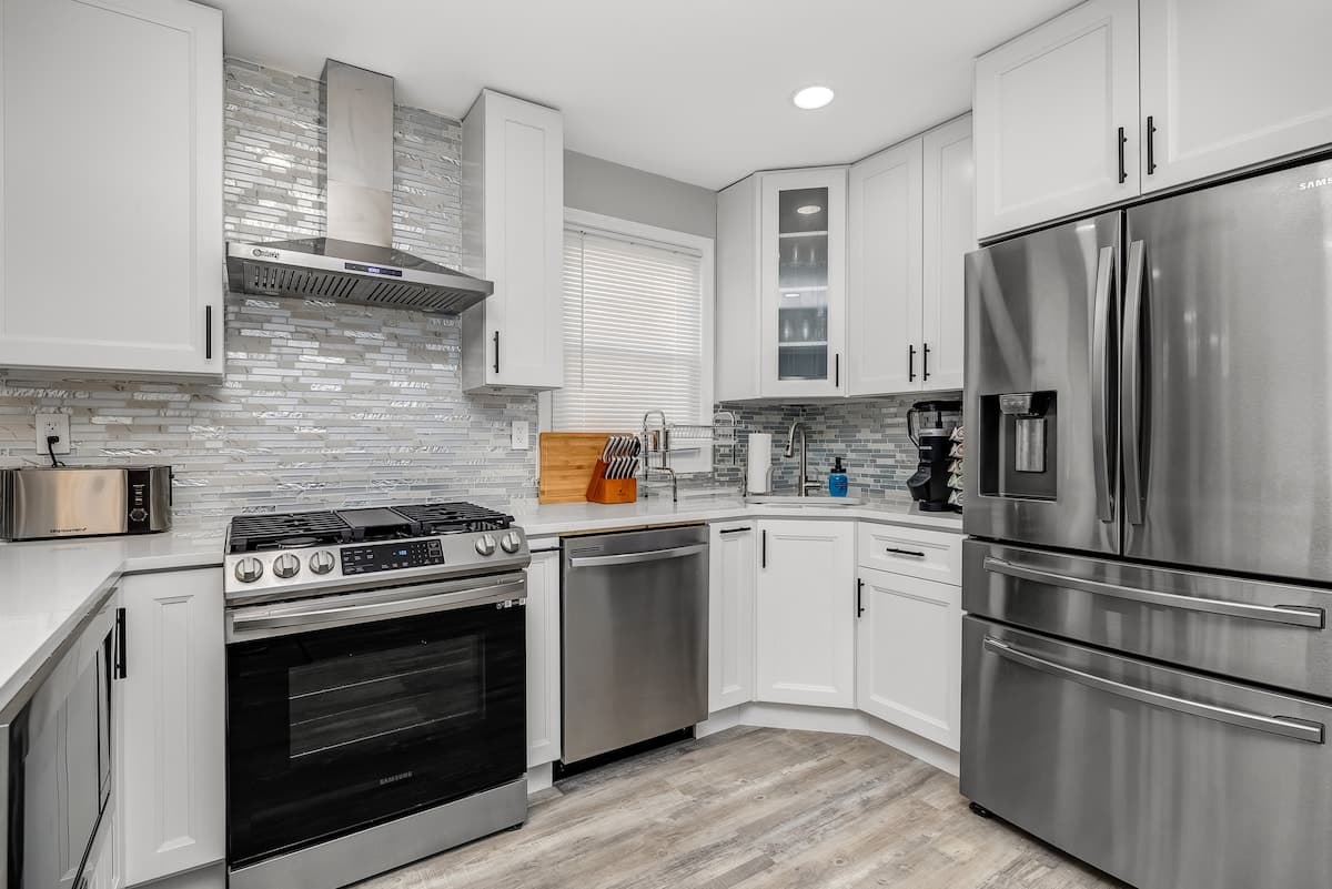 The Duplex — 8 Beds Near NYC | Sleeps 16 | Free Parking - Photo 7