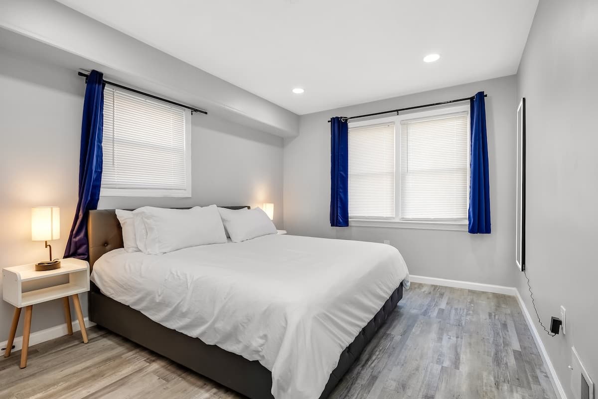 The Duplex — 8 Beds Near NYC | Sleeps 16 | Free Parking - Photo 8