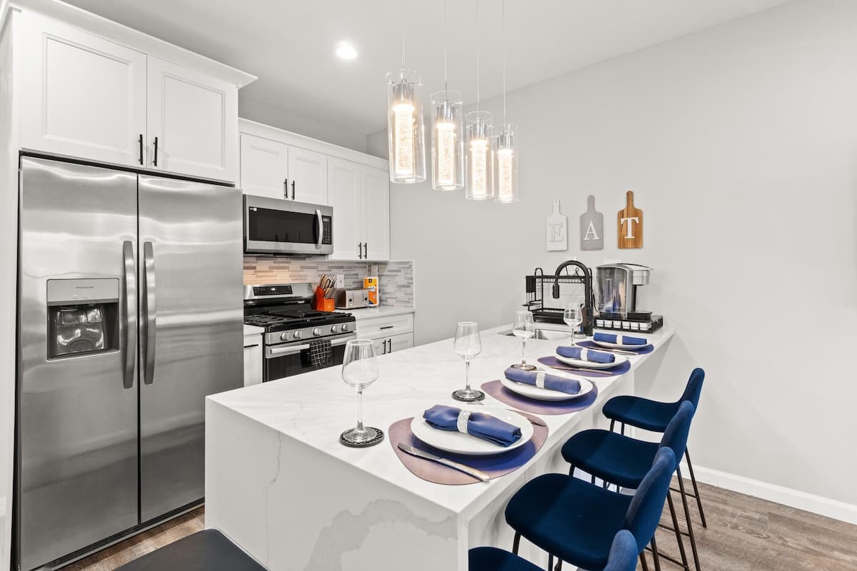 The Grand — 10 Beds Near NYC | Sleeps 20 | Free Parking - Photo 7