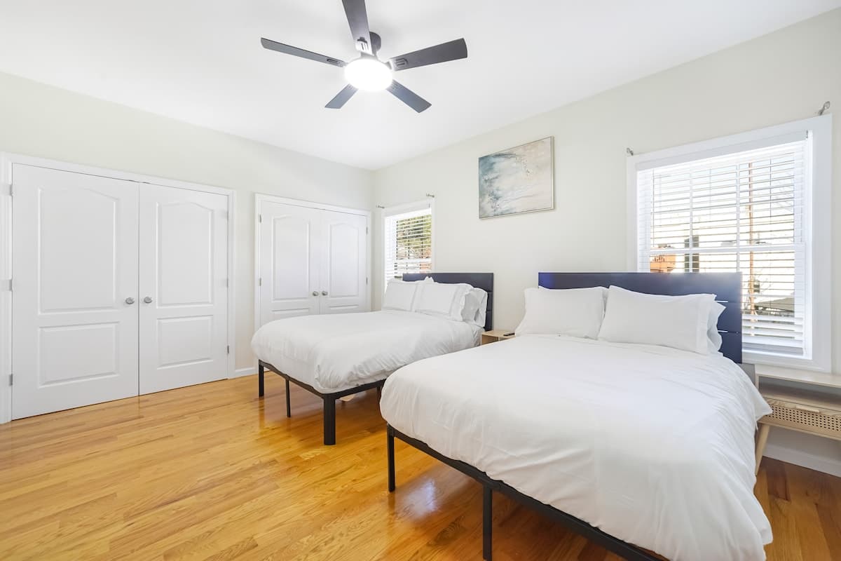 The Retreat — 10 Beds Near NYC | Sleeps 20 | Free Parking - Photo 10
